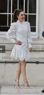 Laura Tobin feet photo thumbnail