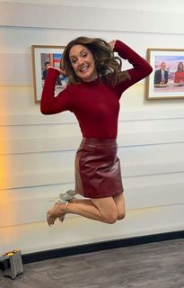 Laura Tobin feet photo thumbnail