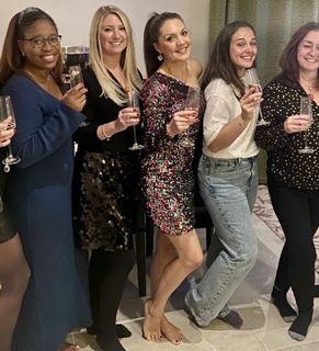 Laura Tobin feet photo thumbnail