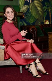 Laura Tobin feet photo thumbnail