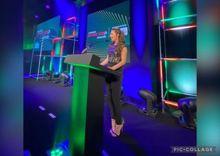 Laura Tobin feet photo thumbnail