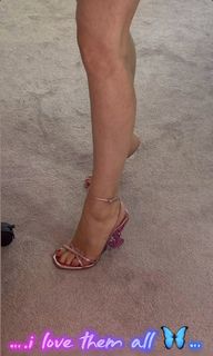 Laura Tobin feet photo 14