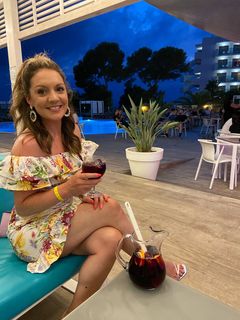 Laura Tobin feet photo 12