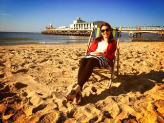 Laura Tobin feet photo thumbnail