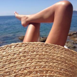 Laura Torrisi feet photo thumbnail