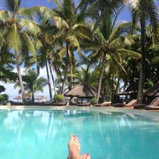 Laura Torrisi feet photo thumbnail