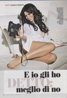 Laura Torrisi feet photo thumbnail