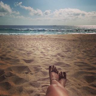 Laura Torrisi feet photo thumbnail