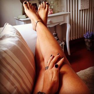 Laura Torrisi feet photo thumbnail