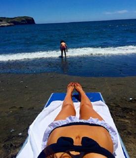 Laura Torrisi feet photo thumbnail