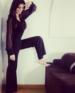 Laura Torrisi feet photo thumbnail