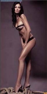 Laura Torrisi feet photo thumbnail