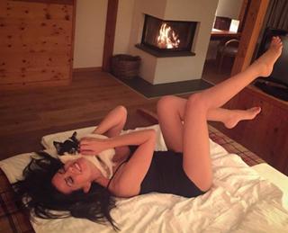 Laura Torrisi feet photo thumbnail