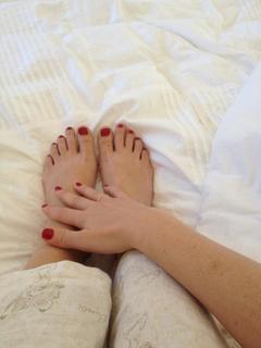 Laura Torrisi feet photo thumbnail