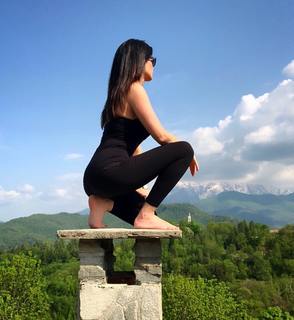 Laura Torrisi feet photo thumbnail