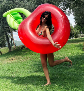 Laura Torrisi feet photo thumbnail