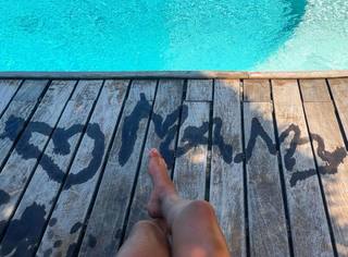 Laura Torrisi feet photo thumbnail