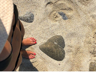 Laura Torrisi feet photo thumbnail