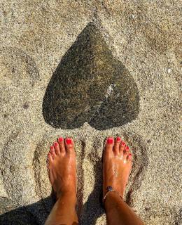 Laura Torrisi feet photo thumbnail