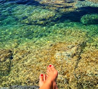 Laura Torrisi feet photo thumbnail