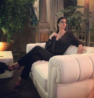 Laura Torrisi feet photo thumbnail