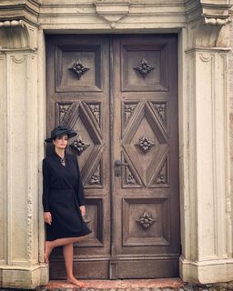 Laura Torrisi feet photo thumbnail