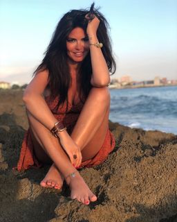 Laura Torrisi feet photo thumbnail