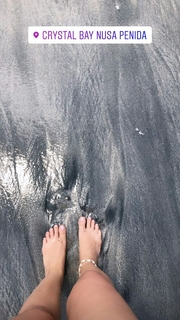 Laura Torrisi feet photo thumbnail