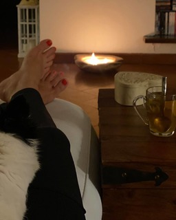 Laura Torrisi feet photo thumbnail