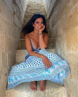 Laura Torrisi feet photo thumbnail