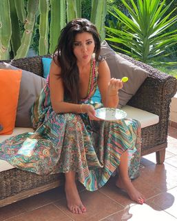 Laura Torrisi feet photo thumbnail
