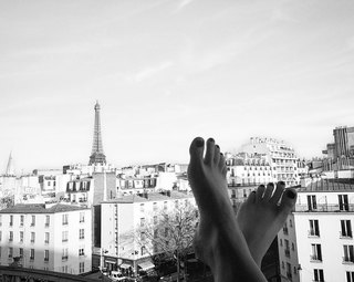 Laura Torrisi feet photo thumbnail