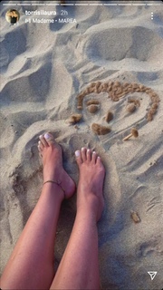 Laura Torrisi feet photo thumbnail