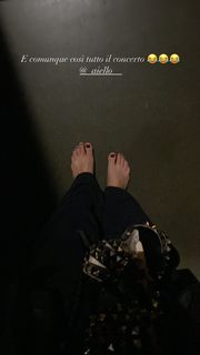 Laura Torrisi feet photo thumbnail