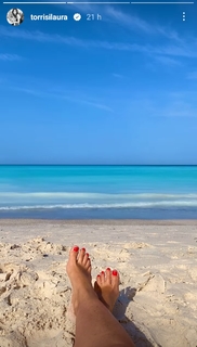 Laura Torrisi feet photo thumbnail