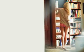 Laura Vandervoort feet photo thumbnail