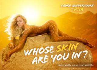 Laura Vandervoort feet photo thumbnail