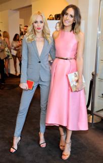 Laura Vandervoort feet photo thumbnail