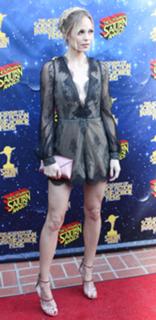 Laura Vandervoort feet photo thumbnail
