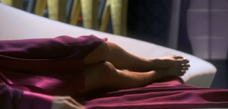 Laura Vandervoort feet photo thumbnail