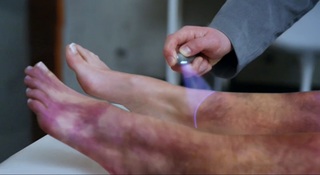 Laura Vandervoort feet photo thumbnail