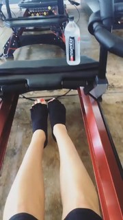 Laura Vandervoort feet photo thumbnail