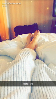 Laura Vandervoort feet photo thumbnail