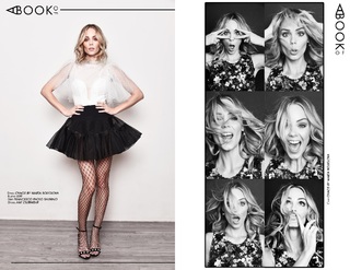 Laura Vandervoort feet photo thumbnail