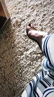 Laura Vandervoort feet photo thumbnail