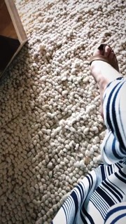 Laura Vandervoort feet photo thumbnail