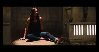 Laura Vandervoort feet photo thumbnail