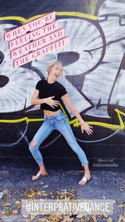 Laura Vandervoort feet photo thumbnail