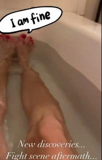 Laura Vandervoort feet photo thumbnail