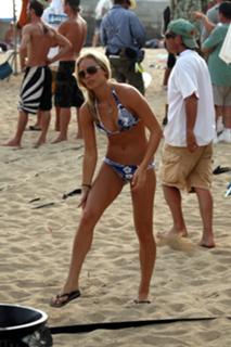 Laura Vandervoort feet photo thumbnail